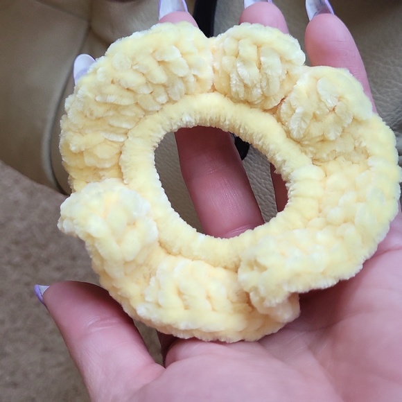 2 piece bundle, Flip flop shoe, scrunchie, handcrafted crochet,yellow blue white - Picture 10 of 11